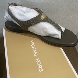 Brand NEW Michael Kors tong sandal size #9